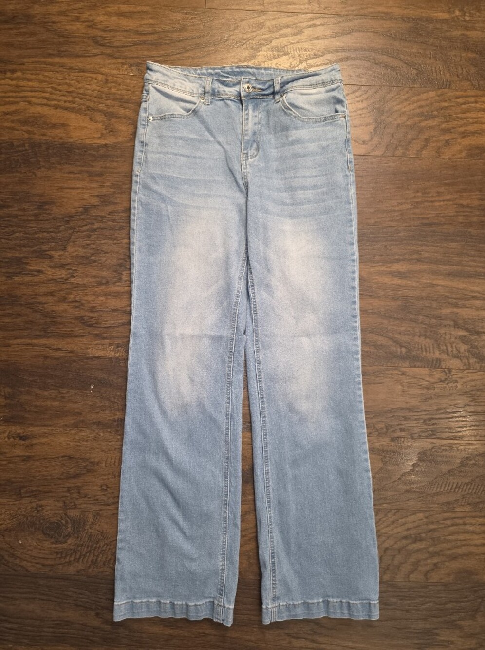 Light Wash Women’s Jeans - Wide Leg & High Wasted
